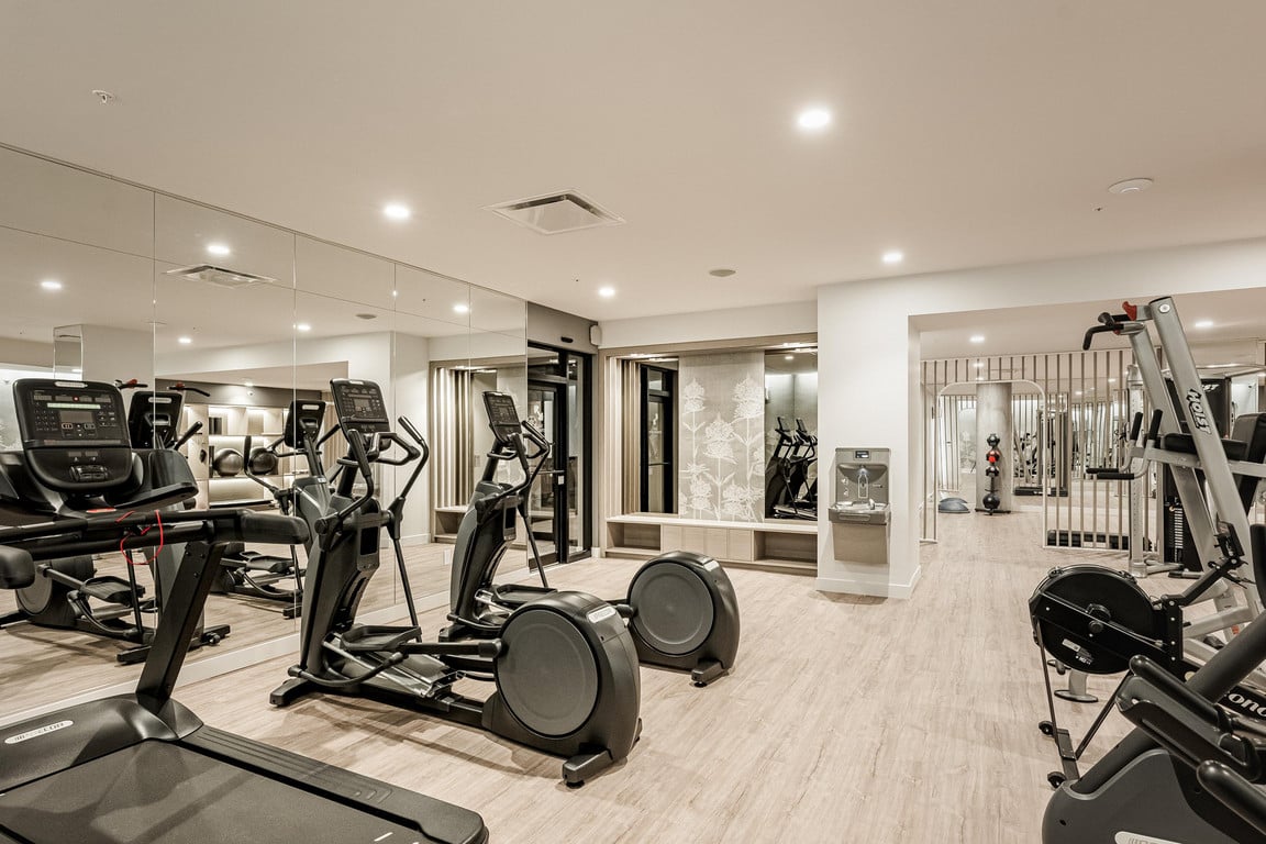Gym2_Central_Parc_Laval_-_Amenities__18_of_24_