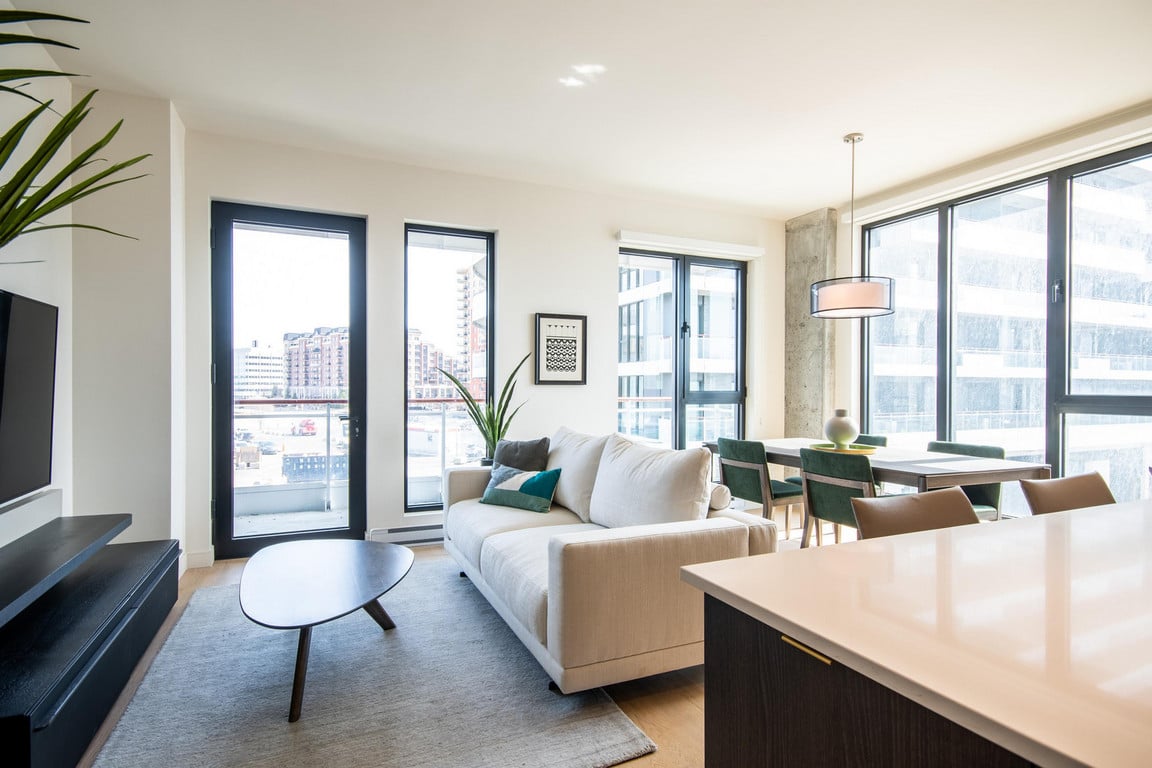 Suite Lounge02-10