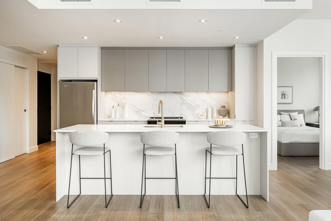 WhiteSuiteKitchen_Central_Parc_Laval_no__506__11_of_38_