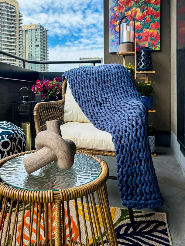 A chair and table on a balcony

AI-generated content may be incorrect., Picture