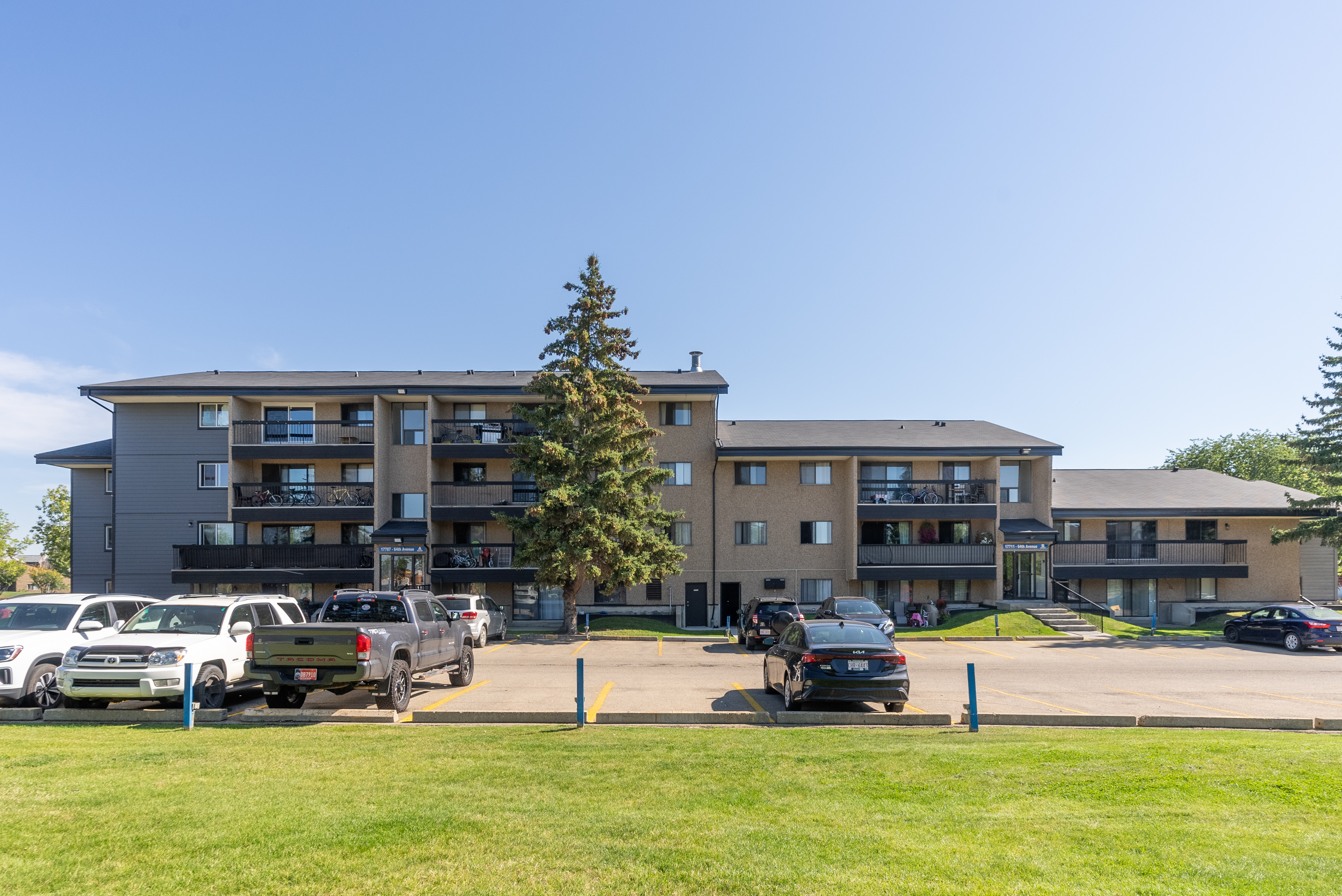 photo de la propriété pour le 17735 64 Ave NW, Edmonton