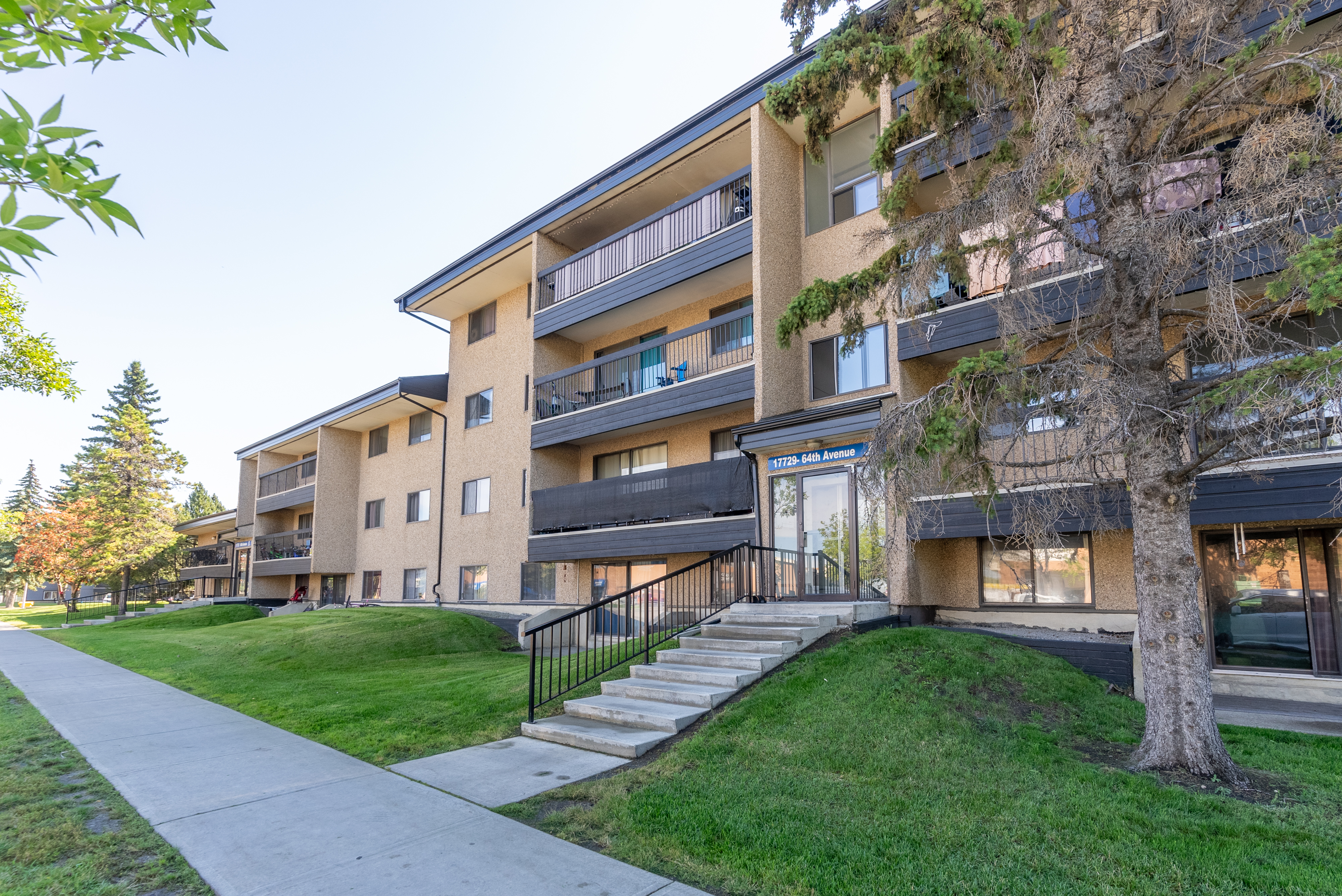 photo de la propriété pour le 17735 64 Ave NW, Edmonton
