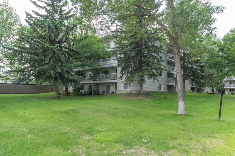 photo de la propriété pour le 5020 Riverbend Rd. NW, London
