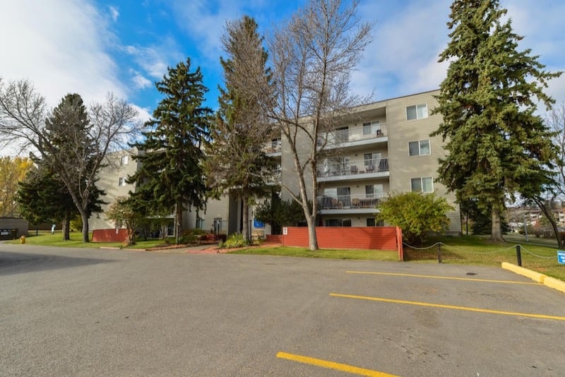 photo de la propriété pour le 5020 Riverbend Rd. NW, London