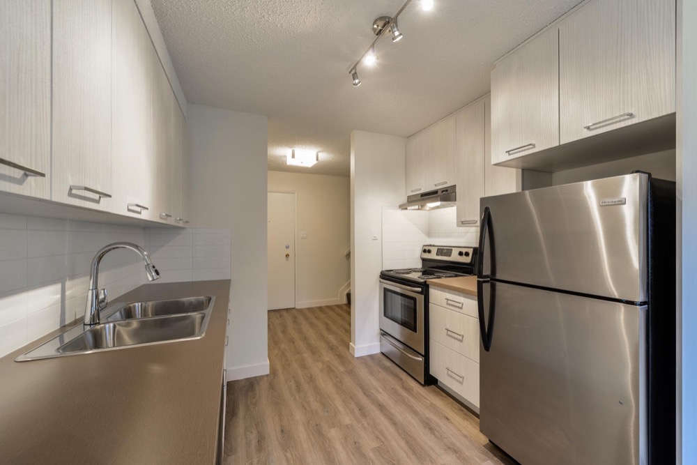 2 Bedroom Bi-Level Premium at Sandstone Pointe